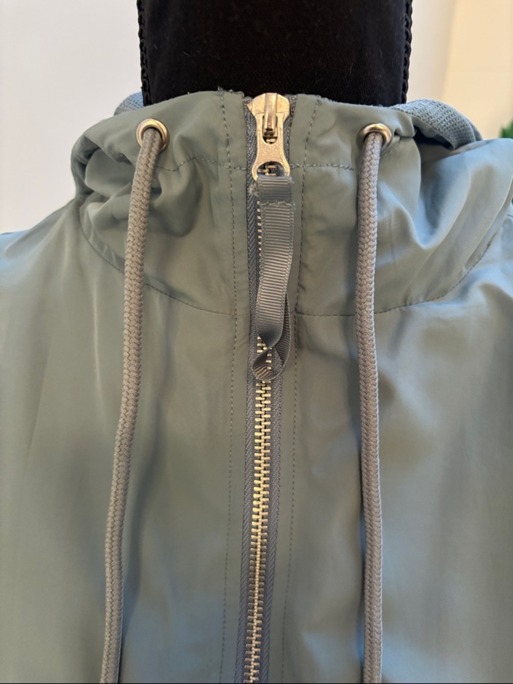 Forever 21 Sage Green Hooded Zip-Up Windbreaker Jacket - Picture 3 of 10